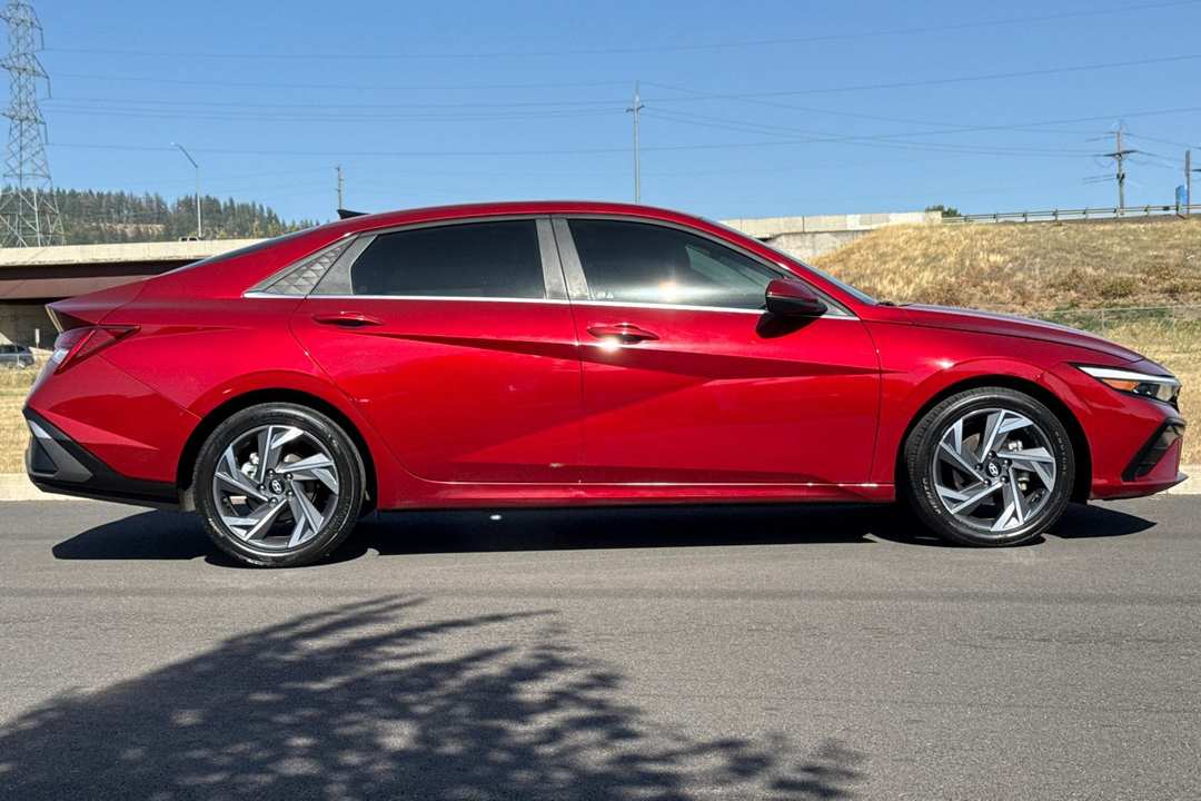 2025 Hyundai Elantra Limited - Image 2