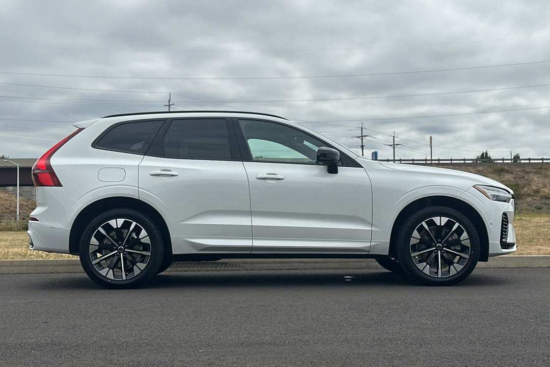 2026 Volvo Xc60 Plug-In Hybrid T8 Plus - Image 2
