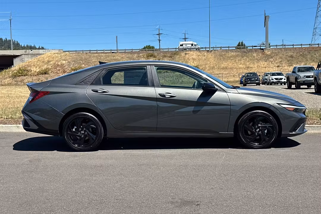 2026 Hyundai Elantra SEL Sport - Image 2
