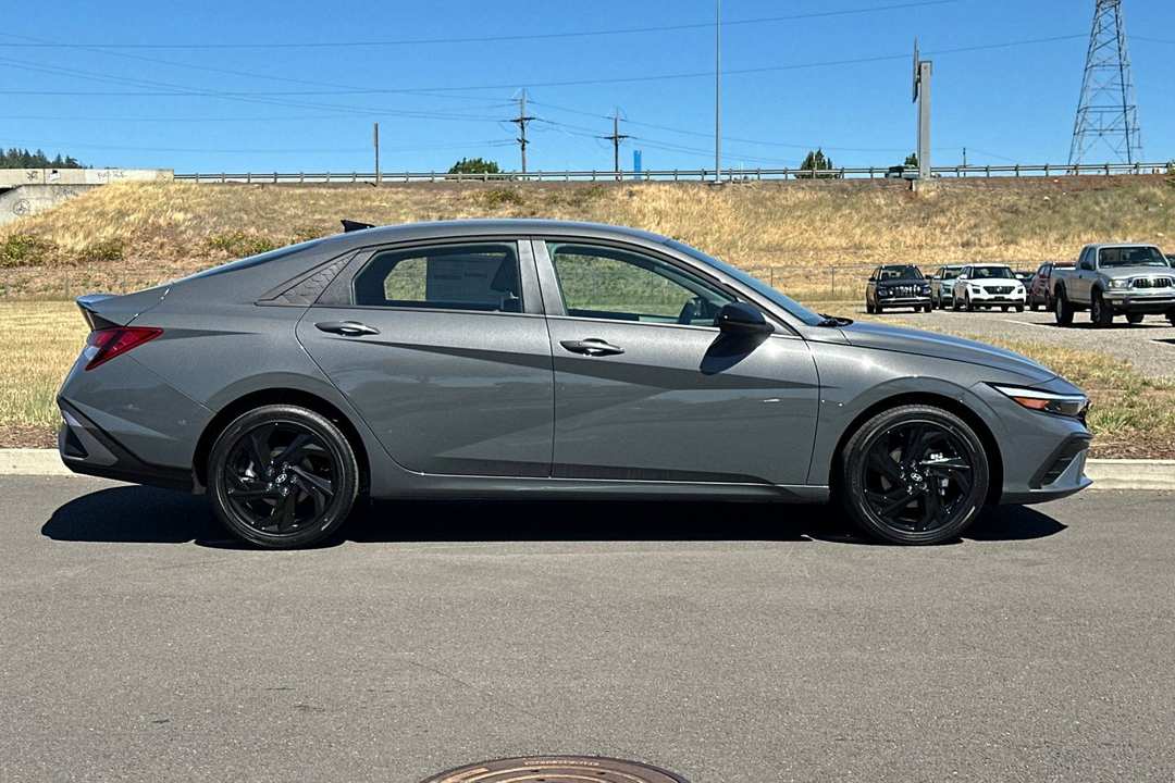 2026 Hyundai Elantra SEL Sport - Image 2