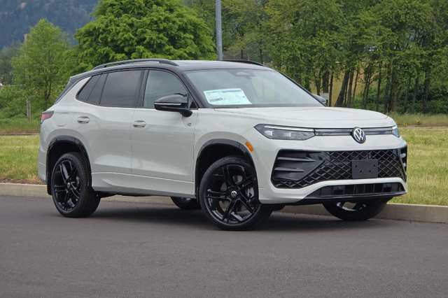 2026 Volkswagen Tiguan 2.0T SE RLine Black