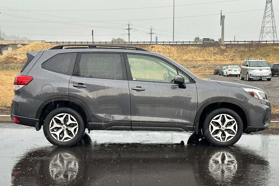 2020 Subaru Forester Premium - Image 2