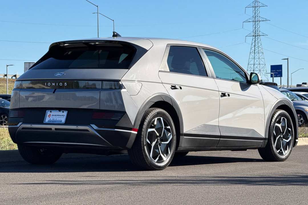 2024 Hyundai Ioniq 5 SEL - Image 3