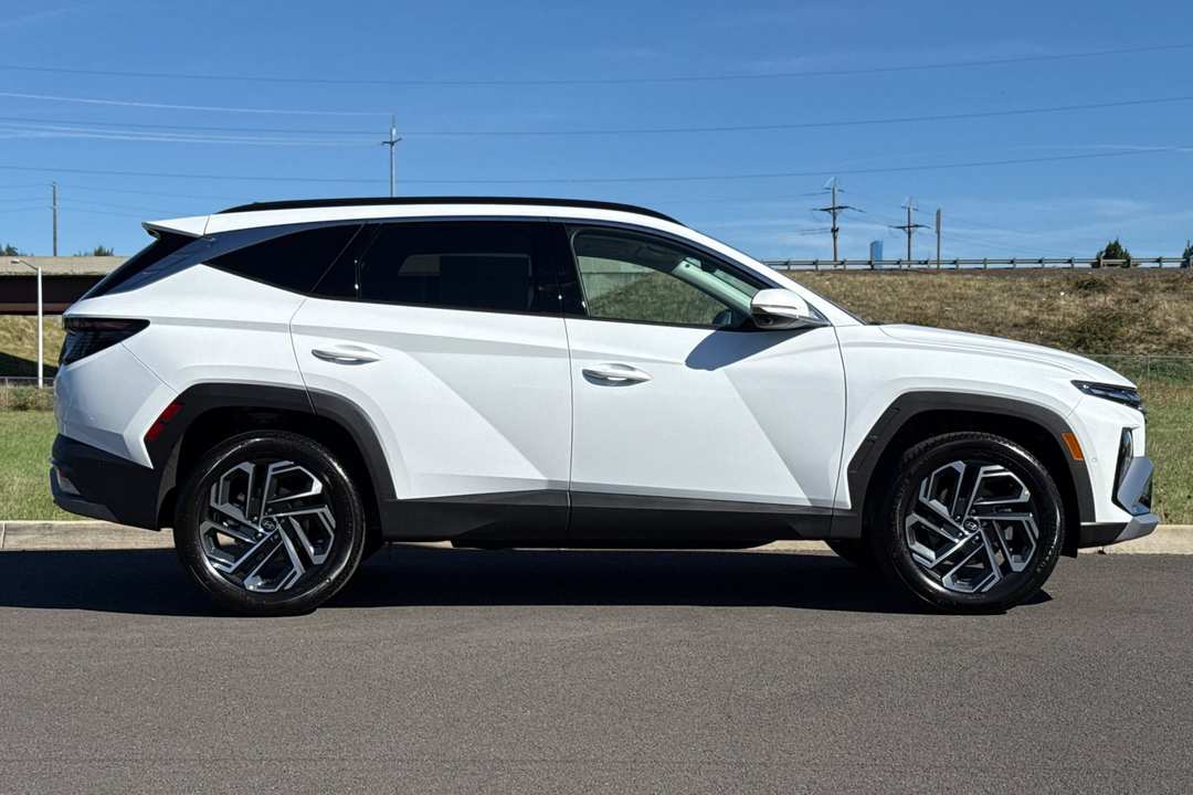2026 Hyundai Tucson Hybrid Limited - Image 2
