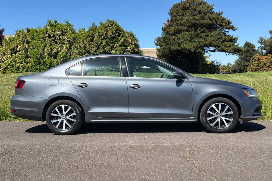 2017 Volkswagen Jetta 1.4T SE - Image 2