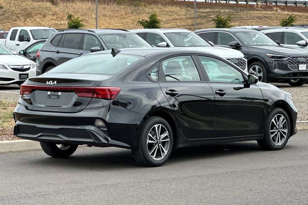 2024 Kia Forte LXS - Image 3