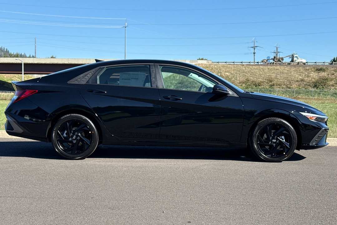 2026 Hyundai Elantra SEL Sport Plus - Image 2