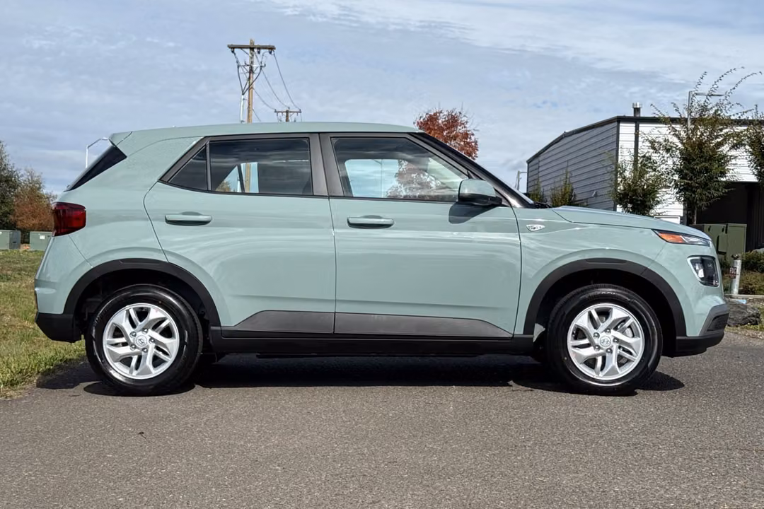 2026 Hyundai Venue SE - Image 2