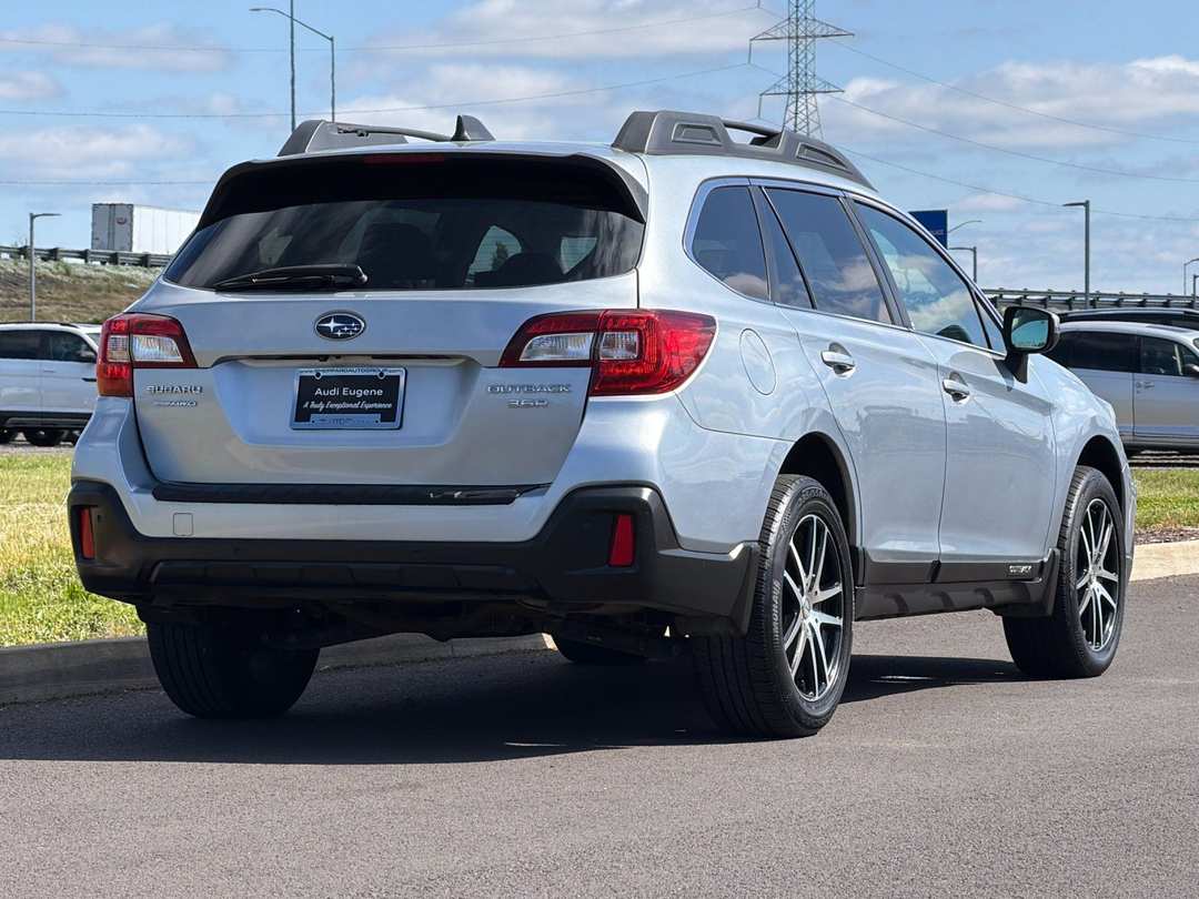 2018 Subaru Outback 3.6R - Image 3