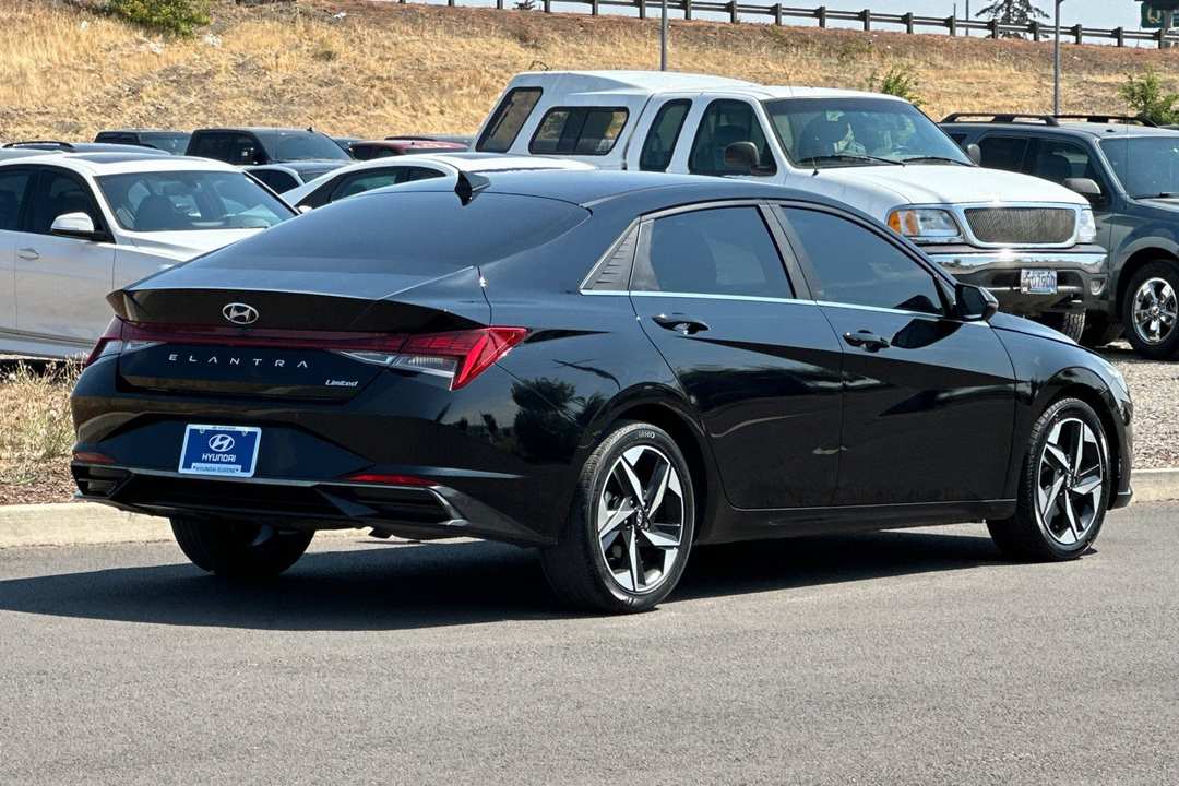 2022 Hyundai Elantra Limited - Image 3