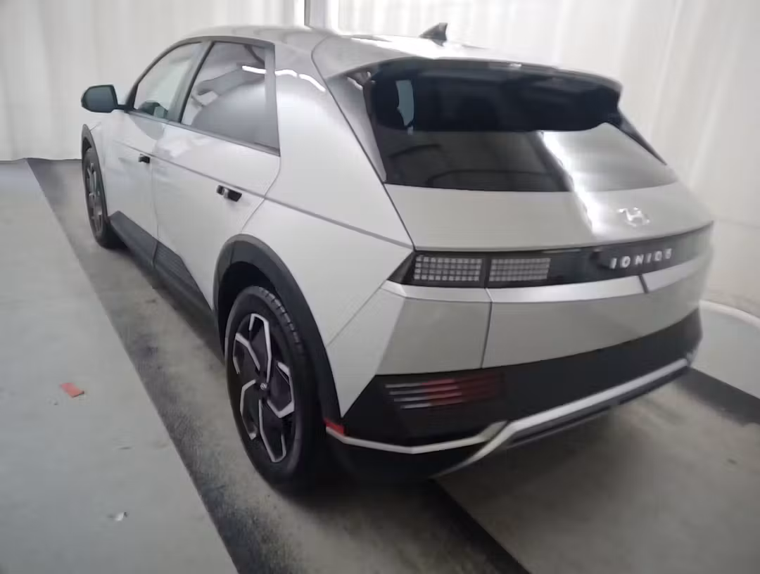 2024 Hyundai Ioniq 5 SEL - Image 2