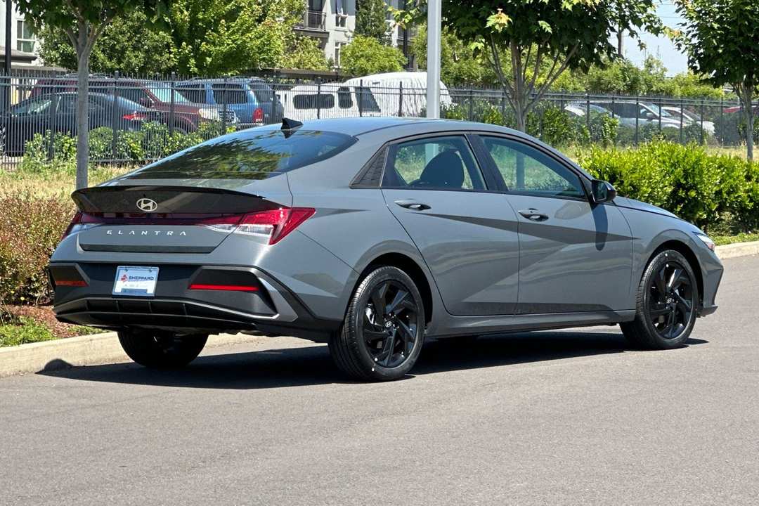 2026 Hyundai Elantra SEL Sport - Image 3