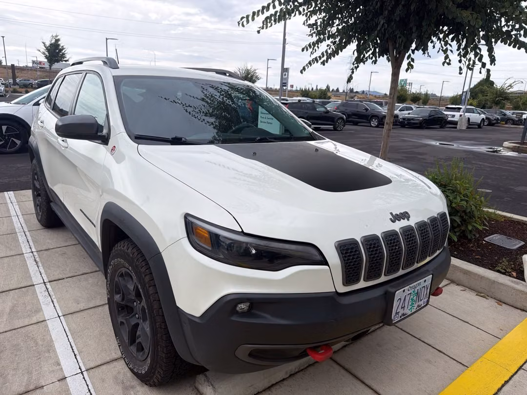 2019 Jeep Cherokee Trailhawk - Image 2
