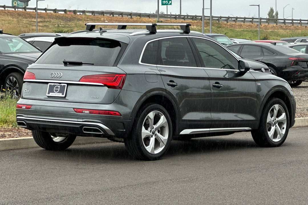 2024 Audi Q5 45 S line Prestige - Image 3