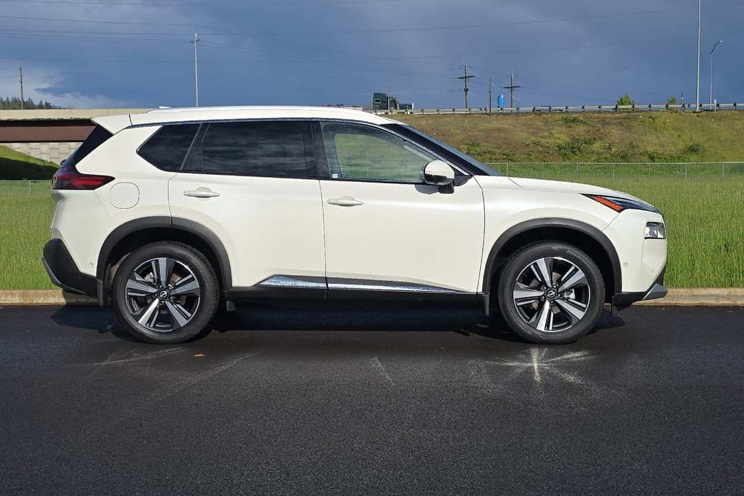 2023 Nissan Rogue Platinum - Image 2