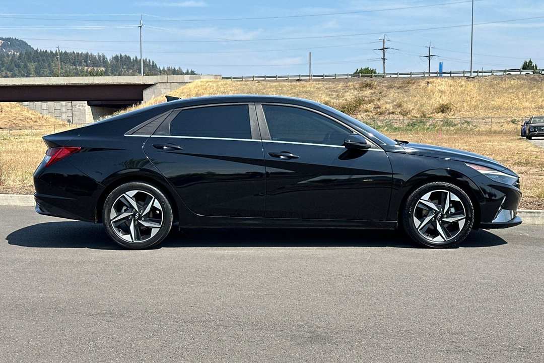 2022 Hyundai Elantra Limited - Image 2