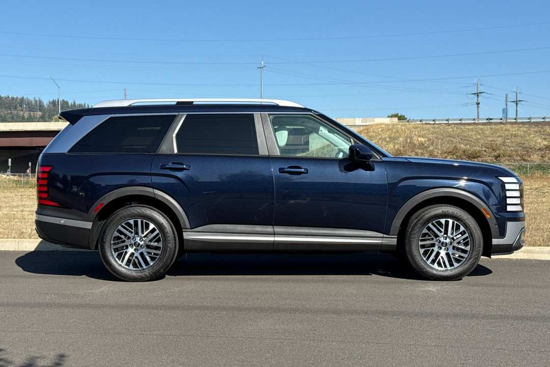 2027 Hyundai Palisade SEL - Image 2