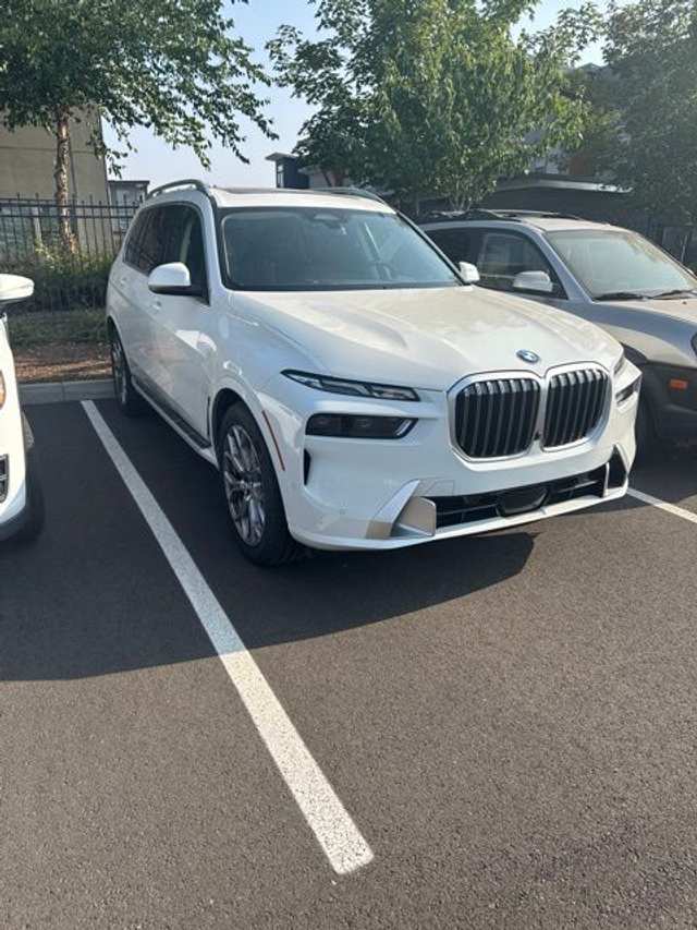 2025 BMW X7 xDrive40i