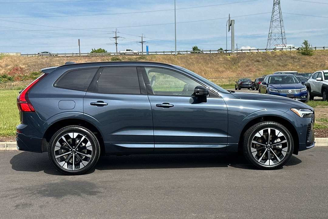 2026 Volvo Xc60 Plug-In Hybrid T8 Plus - Image 2