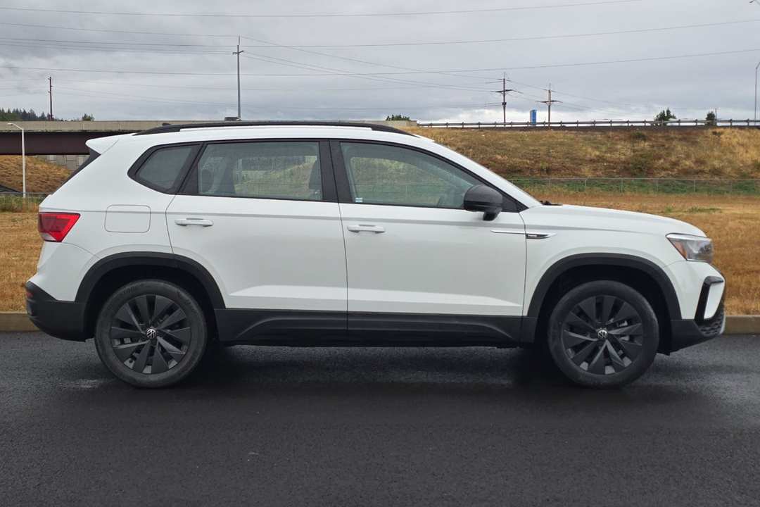 2022 Volkswagen Taos 1.5T S - Image 2