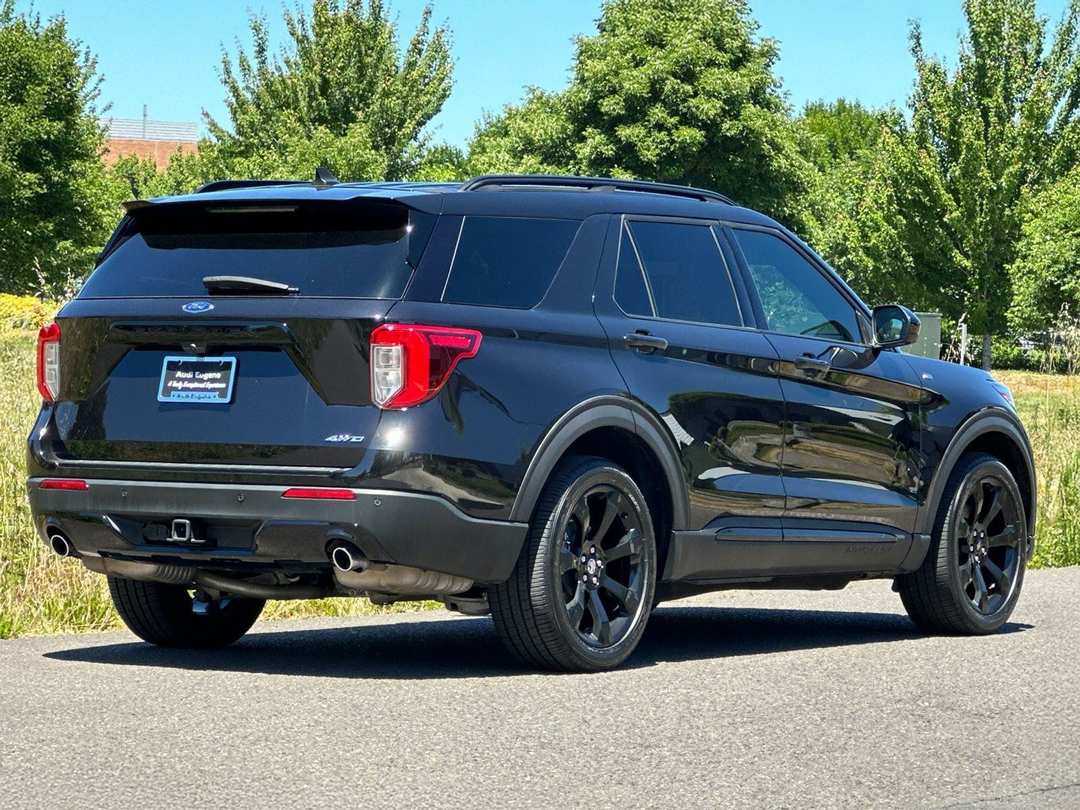 2023 Ford Explorer STLine - Image 3