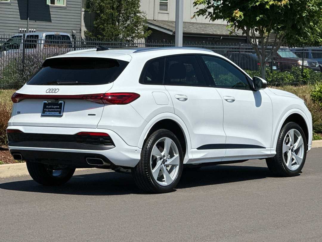 2025 Audi Q5 2.0T Premium Plus - Image 3