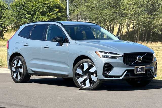 2024 Volvo Xc60 Recharge Plug-In Hybrid T8 Plus Dark Theme