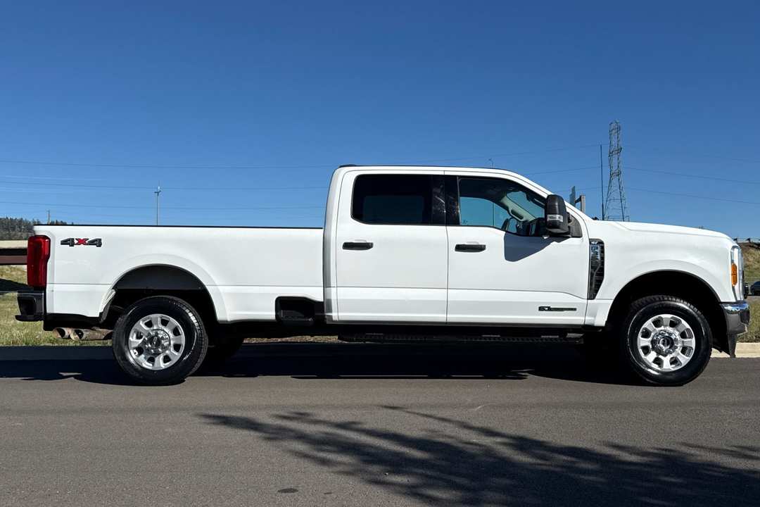 2023 Ford F-350Sd XLT - Image 2
