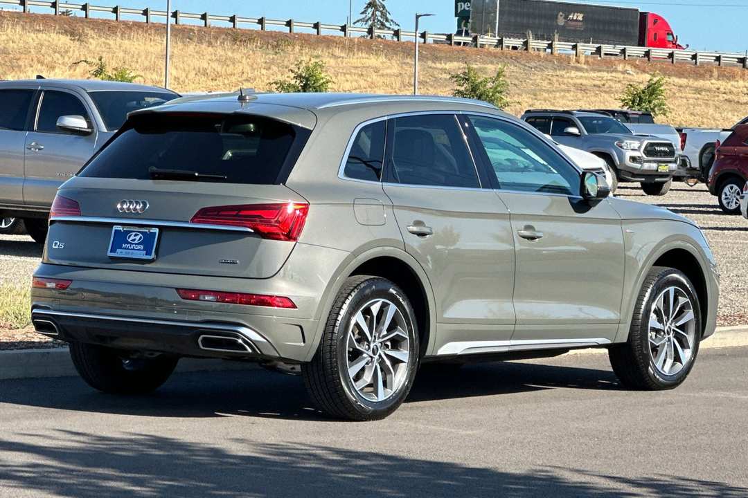 2025 Audi Q5 45 S line Premium - Image 3