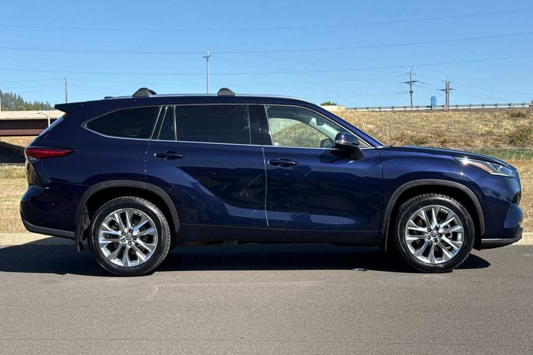 2021 Toyota Highlander Limited - Image 2