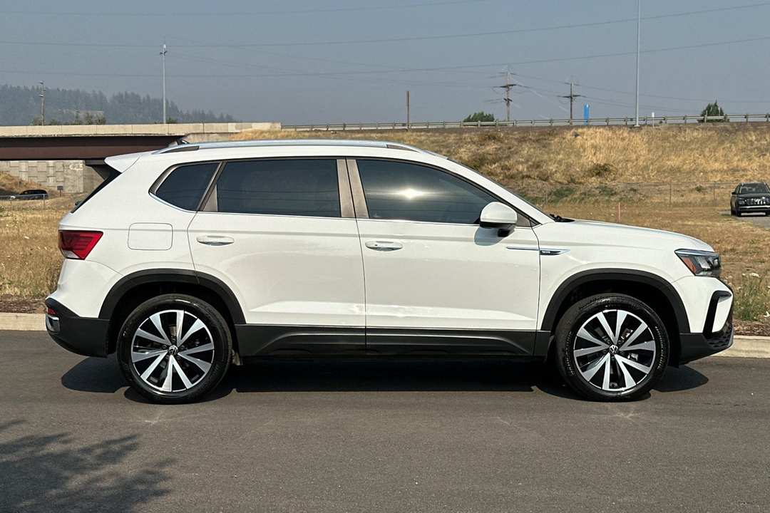 2022 Volkswagen Taos 1.5T SE - Image 2