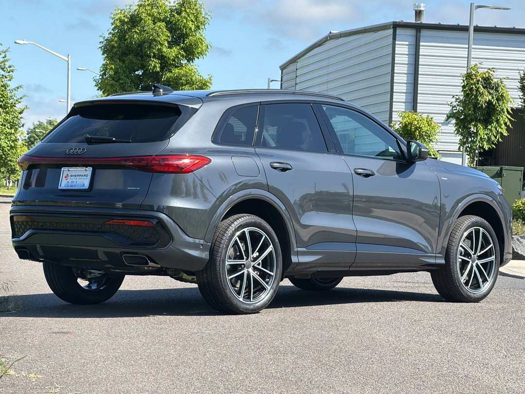 2026 Audi Q5 2.0T Premium Plus - Image 3