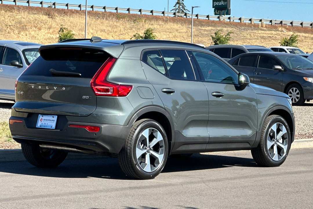 2026 Volvo Xc40 B5 Core - Image 3