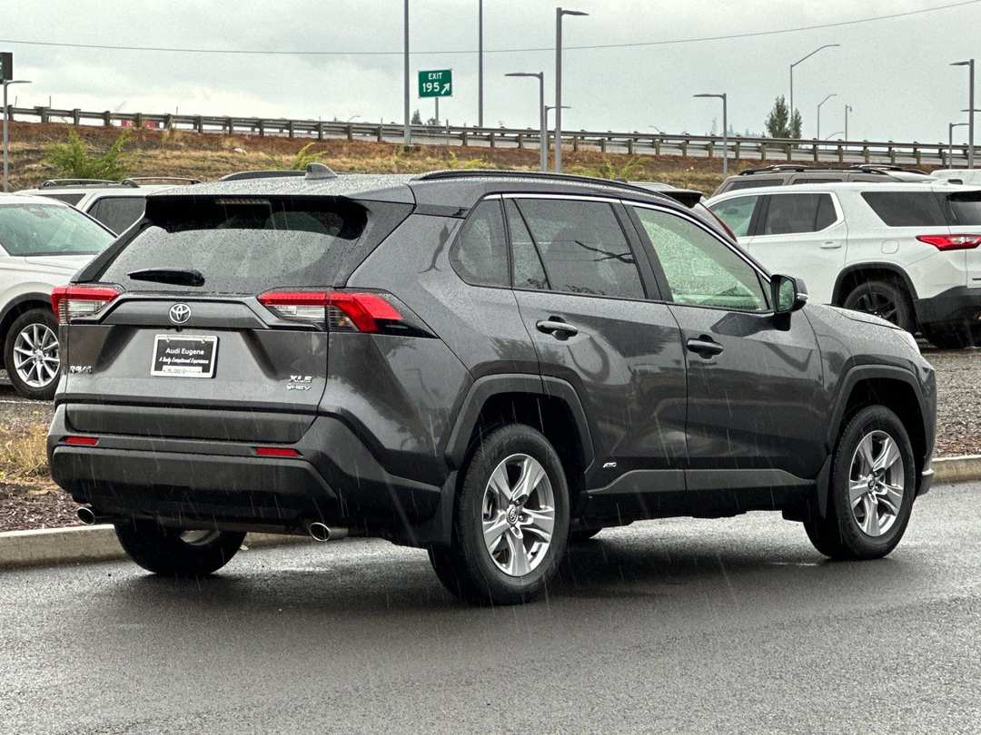 2025 Toyota Rav4 Hybrid XLE - Image 3