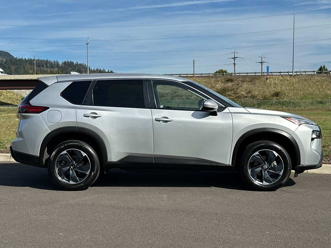 2024 Nissan Rogue SV - Image 2