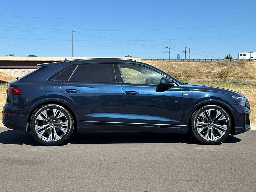 2026 Audi Q8 - Image 2