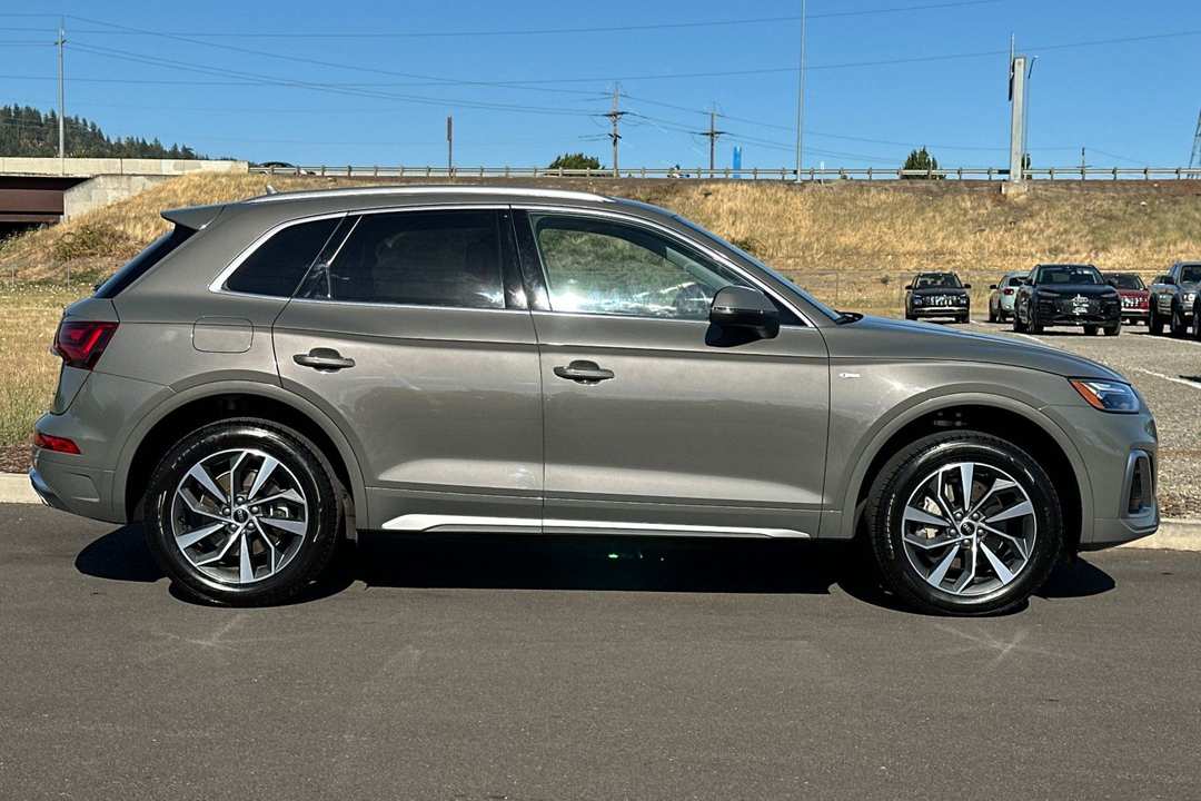 2025 Audi Q5 45 S line Premium - Image 2