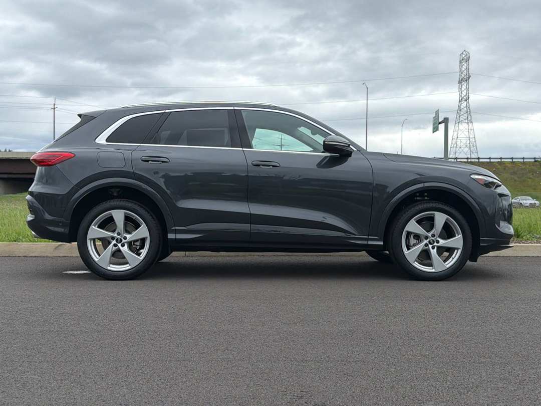 2025 Audi Q5 2.0T Premium Plus - Image 2