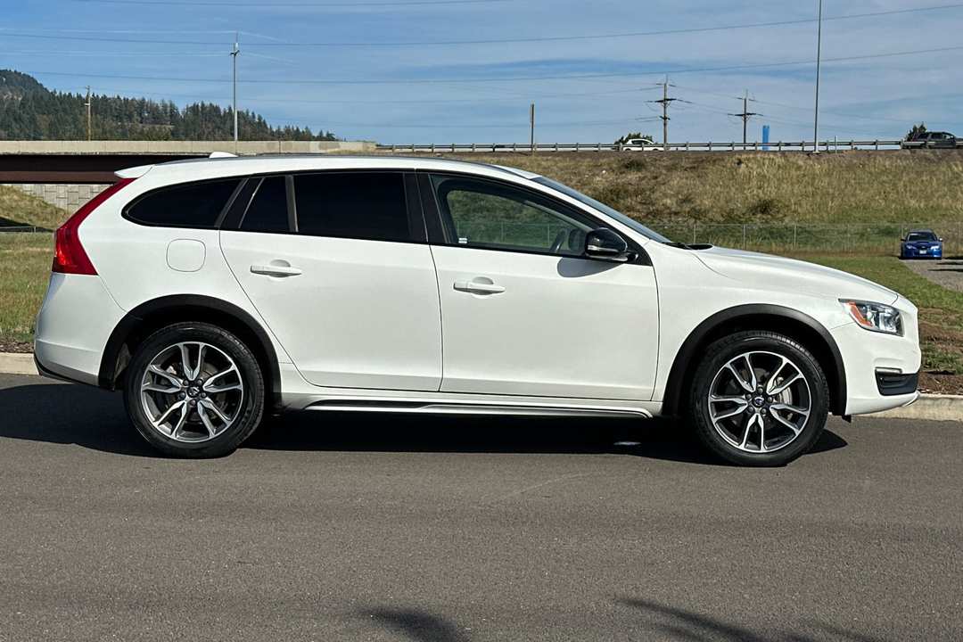 2018 Volvo V60 Cross Country T5 - Image 2