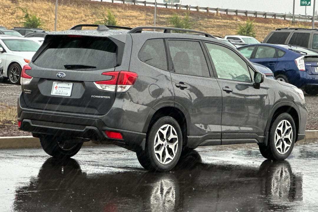 2020 Subaru Forester Premium - Image 3