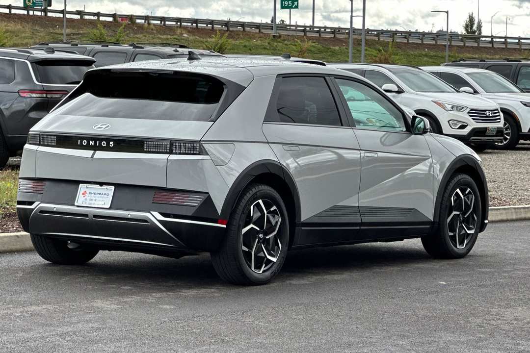2024 Hyundai Ioniq 5 SEL - Image 3