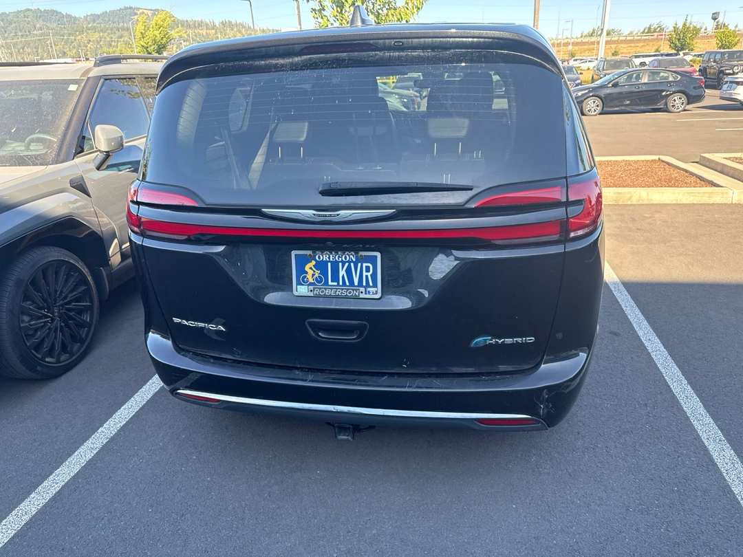 2022 Chrysler Pacifica Hybrid Touring L - Image 3