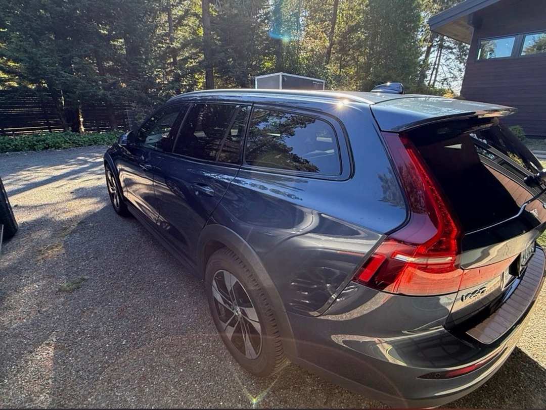 2021 Volvo V60 Cross Country T5 - Image 2