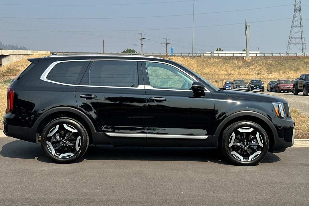 2024 Kia Telluride S - Image 2