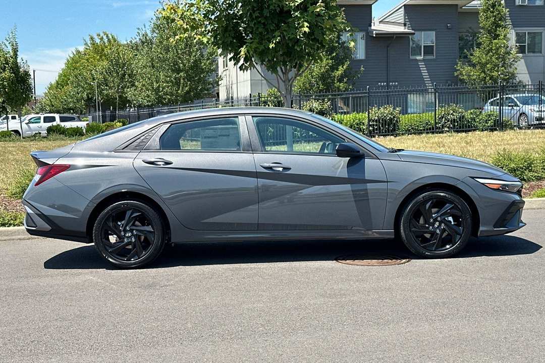 2026 Hyundai Elantra SEL Sport - Image 2