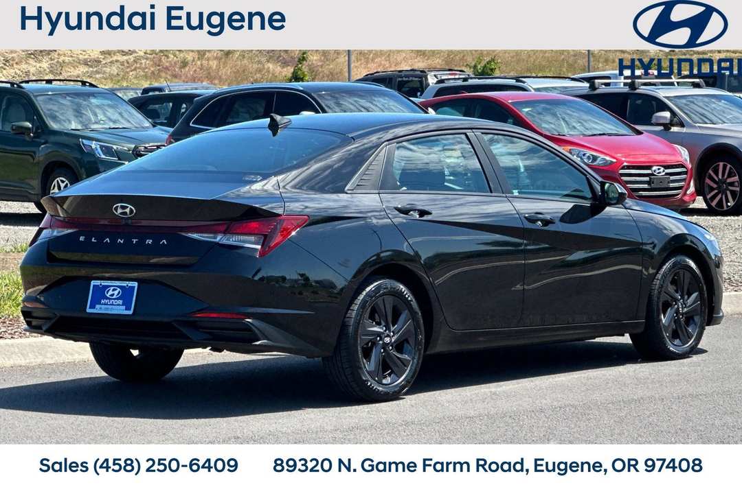 2022 Hyundai Elantra SEL - Image 3