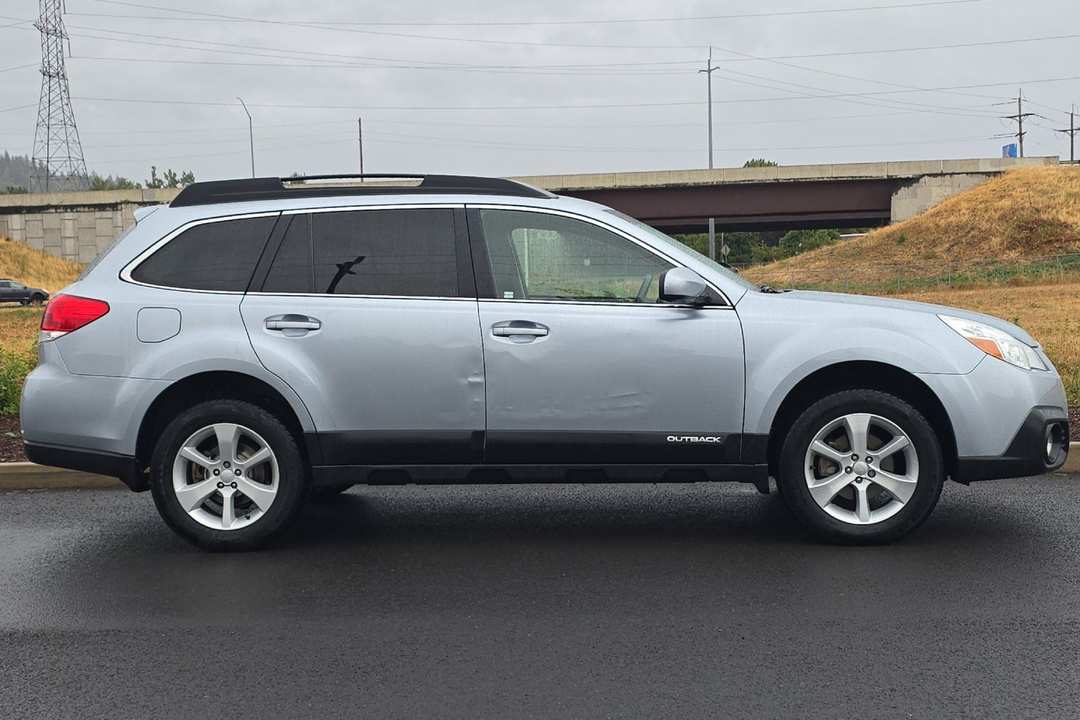 2013 Subaru Outback 2.5i Premium - Image 2
