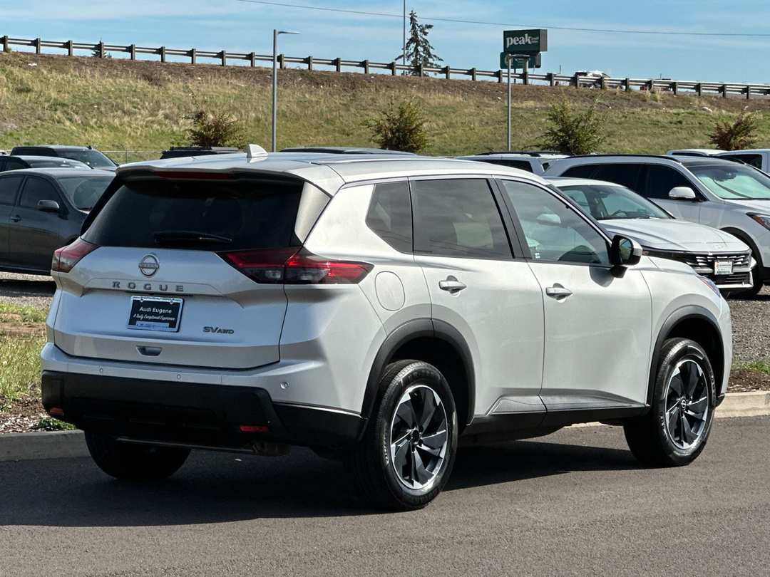 2024 Nissan Rogue SV - Image 3