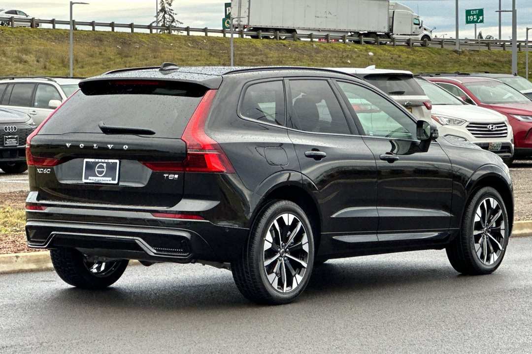 2026 Volvo Xc60 Plug-In Hybrid T8 Plus - Image 3