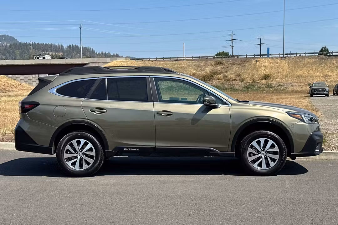 2022 Subaru Outback Premium - Image 2